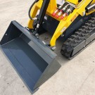 Mini-carregadora de rastos com balde