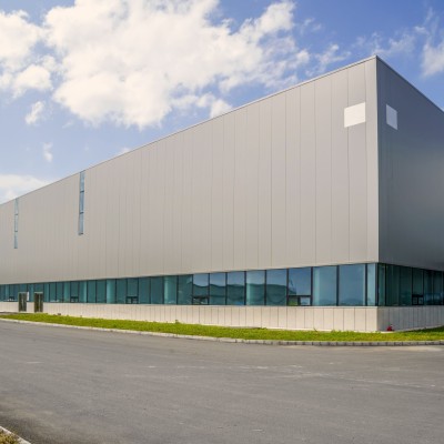 Pavilhão industrial com 4 200 m² em Paredes
