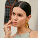 Brincos de flor em ouro amarelo