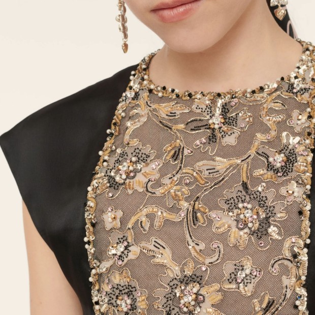 Blusa bordada a lantejoulas