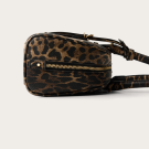Mala de mão em pele de leopardo estampada