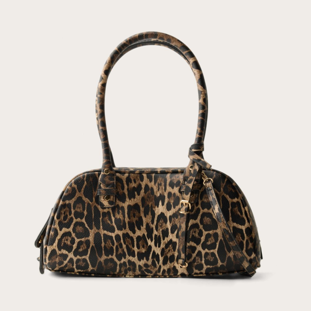 Mala de mão em pele de leopardo estampada