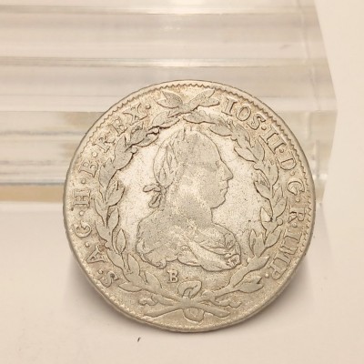 Item carta fechada próximo com pré-licitações e em destaque duplicado